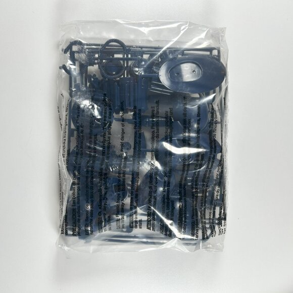 AMT ERTL Vintage Lost in Space Robot Plastic Model Kit #8458 1998 - Picture 7 of 14